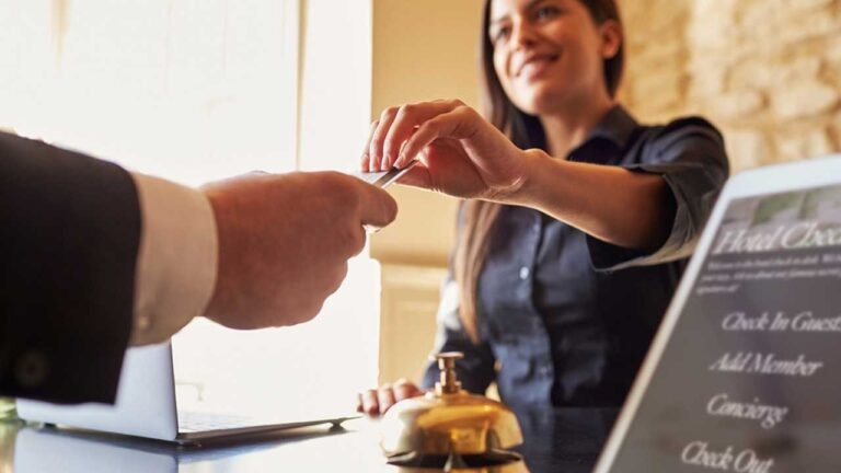 661930742f70f9ad2f941888_check in